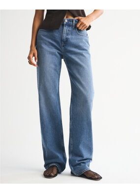 Abercrombie & Fitch The 90s Relaxed Jean High Rise Size 26R in Distressed Medium